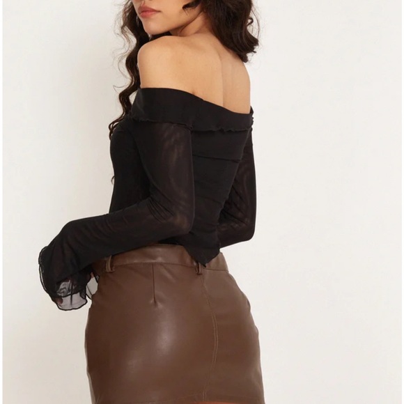 Motel Shenly Bardot Mesh Off Shoulder Top In Black - Picture 3 of 5